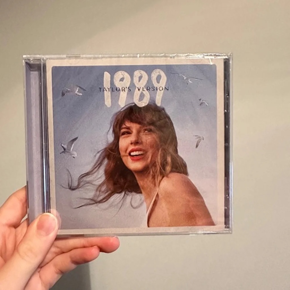 Taylor Swift 1989 taylors version cd with polaroids
